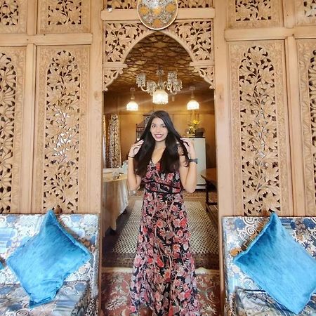 Exotic Young Shreen Houseboat Hotel Srinagar  Exterior photo
