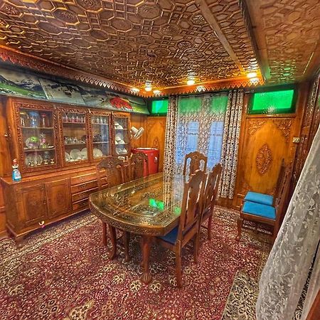 Exotic Young Shreen Houseboat Hotel Srinagar  Exterior photo
