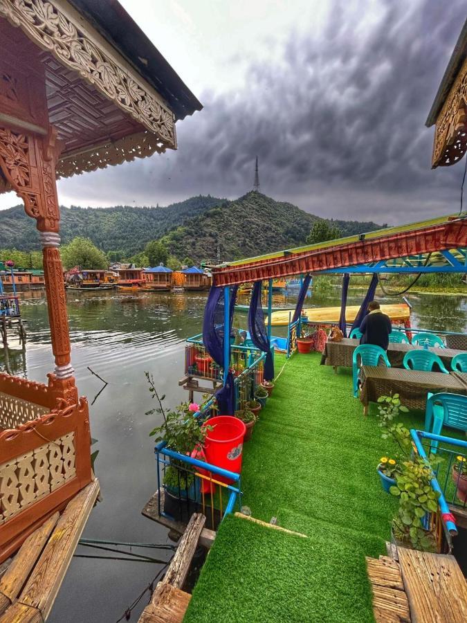 Exotic Young Shreen Houseboat Hotel Srinagar  Exterior photo