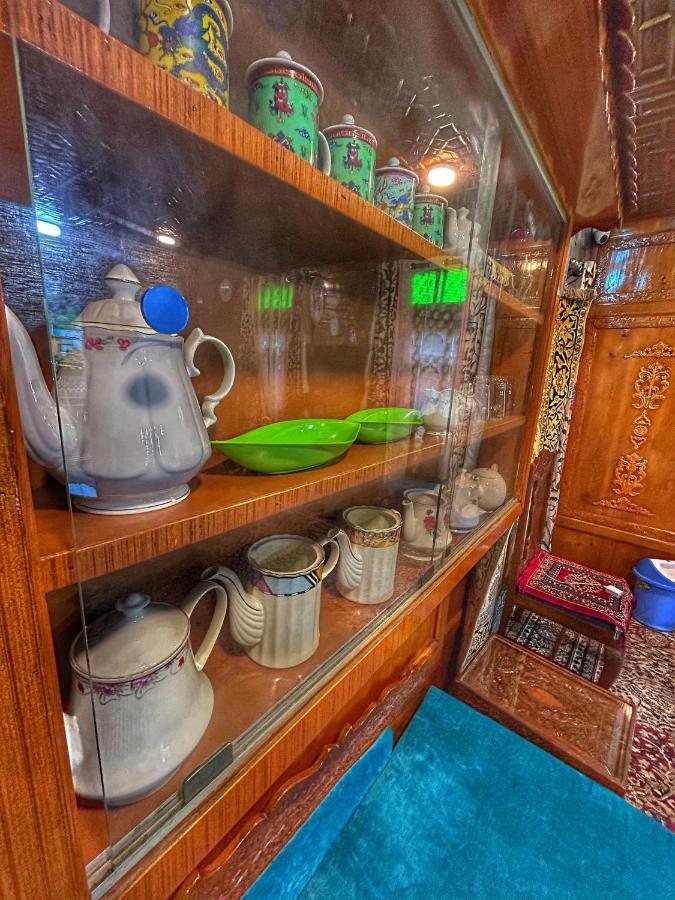 Exotic Young Shreen Houseboat Hotel Srinagar  Exterior photo