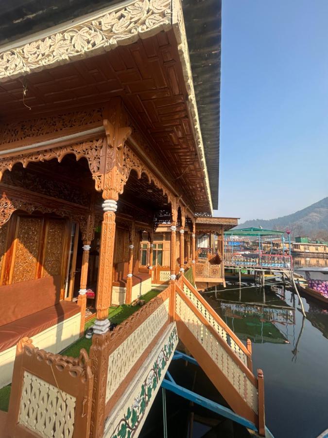 Exotic Young Shreen Houseboat Hotel Srinagar  Exterior photo