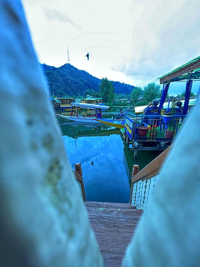 Exotic Young Shreen Houseboat Hotel Srinagar  Exterior photo