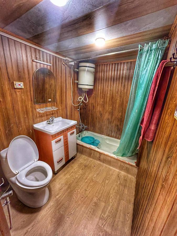 Exotic Young Shreen Houseboat Hotel Srinagar  Exterior photo