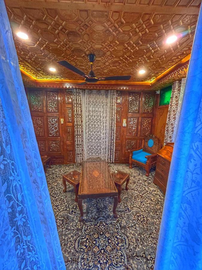 Exotic Young Shreen Houseboat Hotel Srinagar  Exterior photo