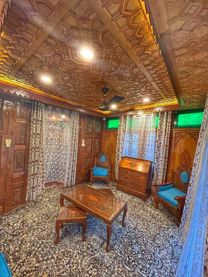 Exotic Young Shreen Houseboat Hotel Srinagar  Exterior photo