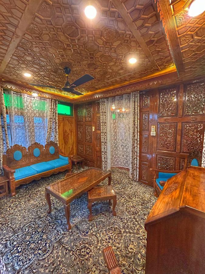 Exotic Young Shreen Houseboat Hotel Srinagar  Exterior photo